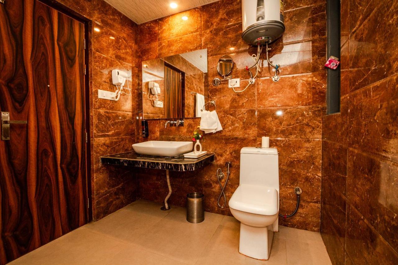 Hotel Eden Oaks Manāli Zewnętrze zdjęcie
