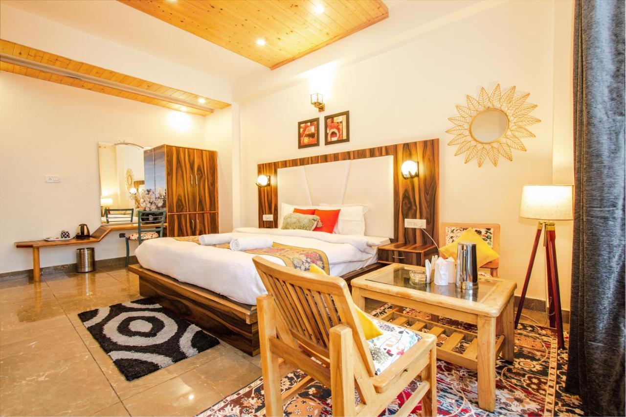 Hotel Eden Oaks Manāli Zewnętrze zdjęcie