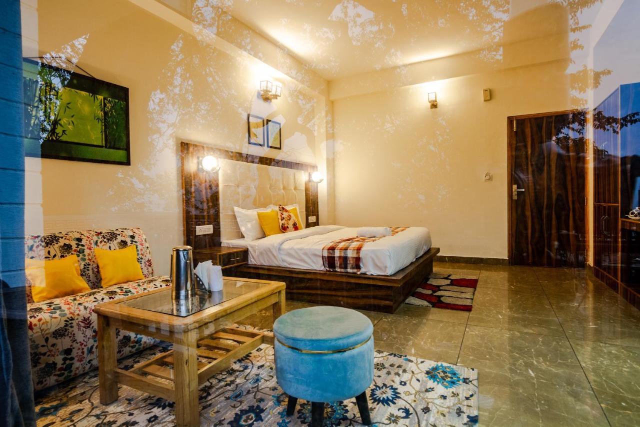 Hotel Eden Oaks Manāli Zewnętrze zdjęcie